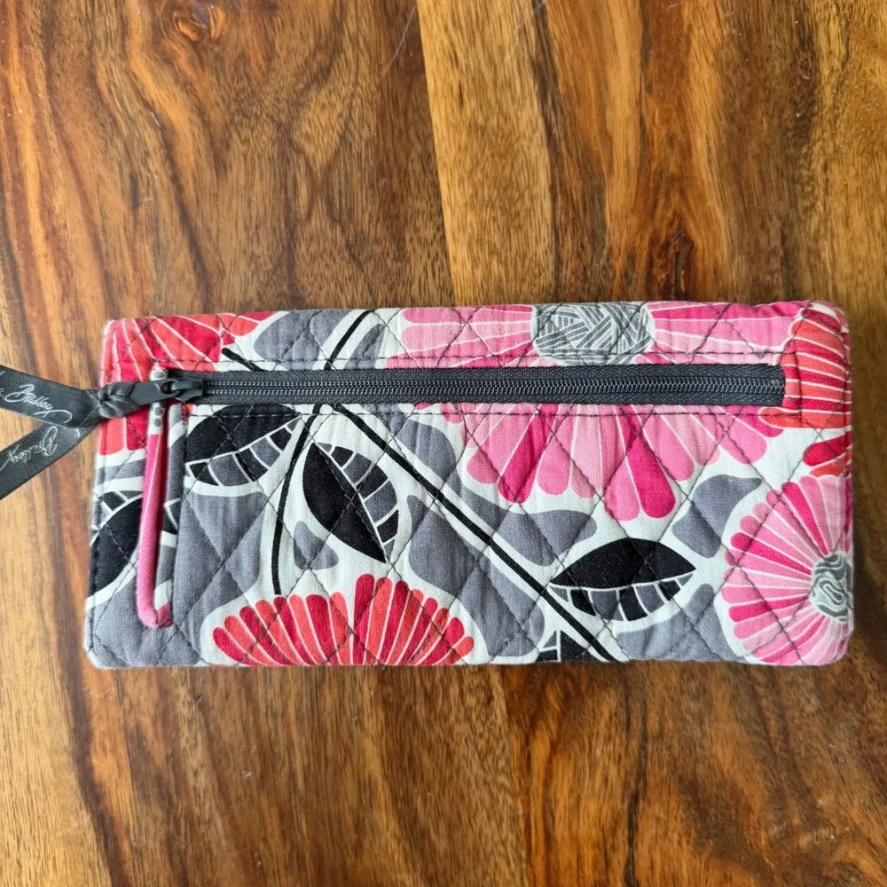 Vera Bradley Quilted Floral Wallet Clutch Gray Pink Red Zip Pocket Organizer - Picture 2 of 8